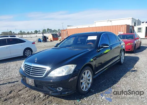 2007 Mercedes-Benz S 550 z USA, uszkodzony, nr VIN WDDNG71X97A117852